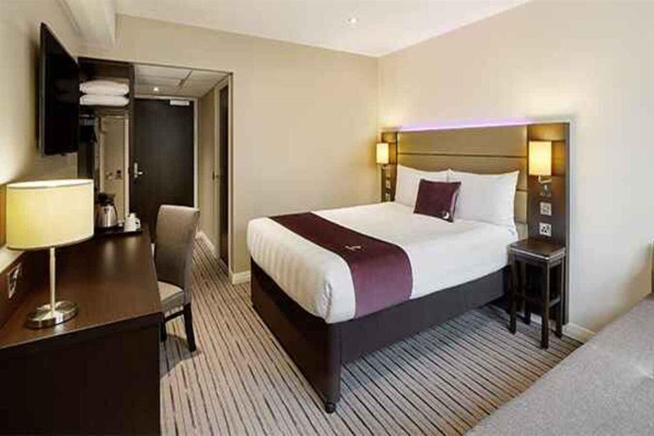Premier Inn Peterborough City Centre Экстерьер фото