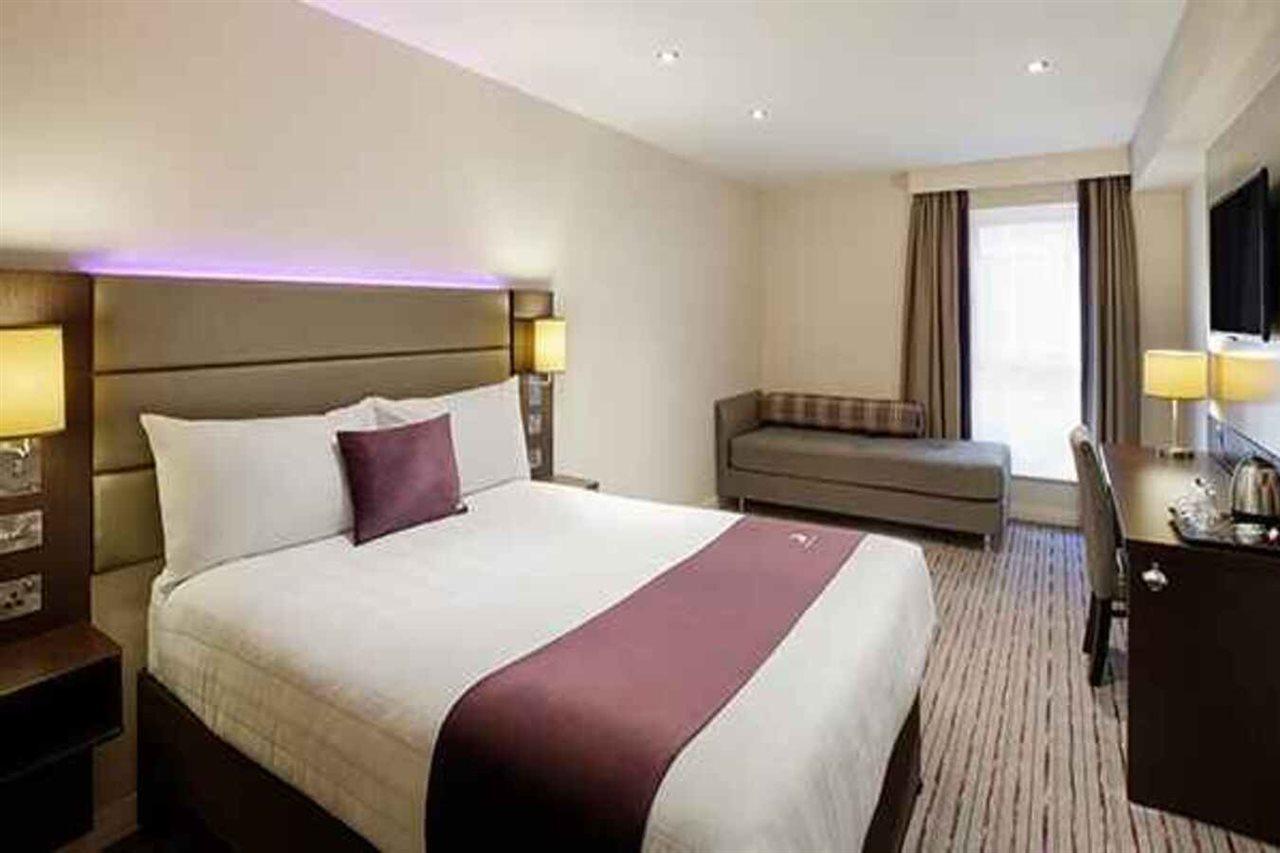 Premier Inn Peterborough City Centre Экстерьер фото