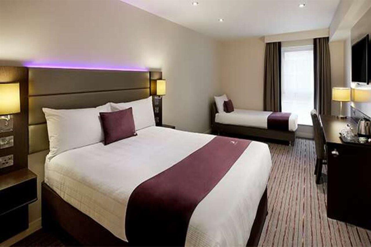 Premier Inn Peterborough City Centre Экстерьер фото