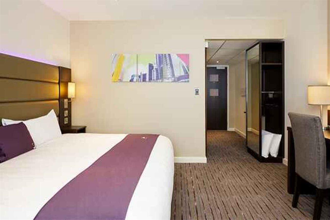 Premier Inn Peterborough City Centre Экстерьер фото